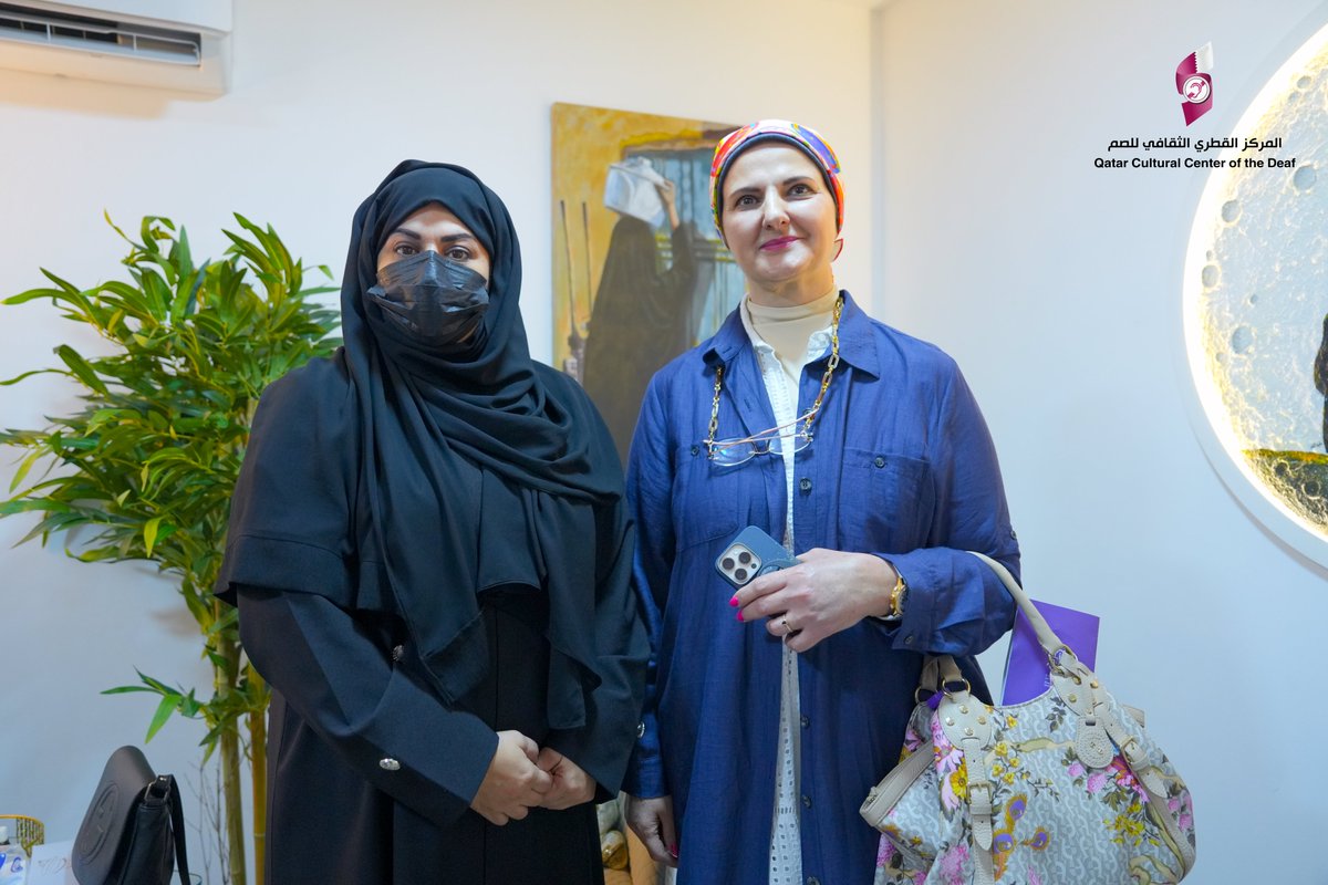 لليوم الثالث حظي المعرض بتفاعل واسع من الزوار الذين أعربوا عن إعجابهم بالمستوى الفني الراقي، فيما وجّهت إدارة المعرض شكرها إلى مشاهير وسائل التواصل الاجتماعي على دعمهم المستمر ونشرهم المتميز عبر حساباتهم، مما ساعد في إبراز مواهب الفتيات وإيصال رسالتهن إلى المجتمع.