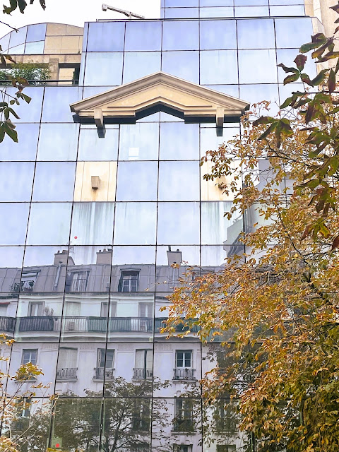 Paris_all_about's tweet photo. In the 12th arrondissement, history and modernity meet on Rue Crozatier, where Haussmann façades find themselves mirrored in the glass of a contemporary office building.
More: https://t.co/zbLsWKBPh2
#WindowsAndBalconies #Paris12 #AboutParis https://t.co/Xkhlam4vfD