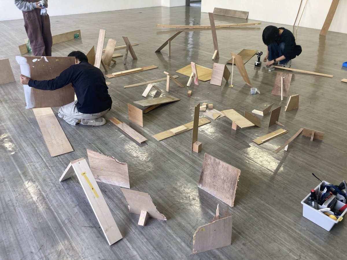 今日から3日間、展示作業のため休館となります。準備中の展覧会は、川西りなさんによる個展 「答えのない自由に、答えを描く」です。
aichitriennale.jp/ala/project/20…
会期は、11月15日(土)からです！よろしくお願いします！！