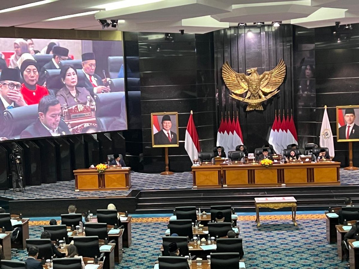 RadioElshinta's tweet image. Gubernur DKI Jakarta, Pramono Anung hari ini mengahdiri Rapat Paripurna bersama anggota DPRD DKI terkait dengan Pansus Parkir di Gedung DPRD DKI Jakarta, Jalan Kebon Sirih, Jakarta Pusat, Rabu (12/11) siang. 📸Bai
#rapatparipurna #dprd #gubernurjakarta #pramonoanung