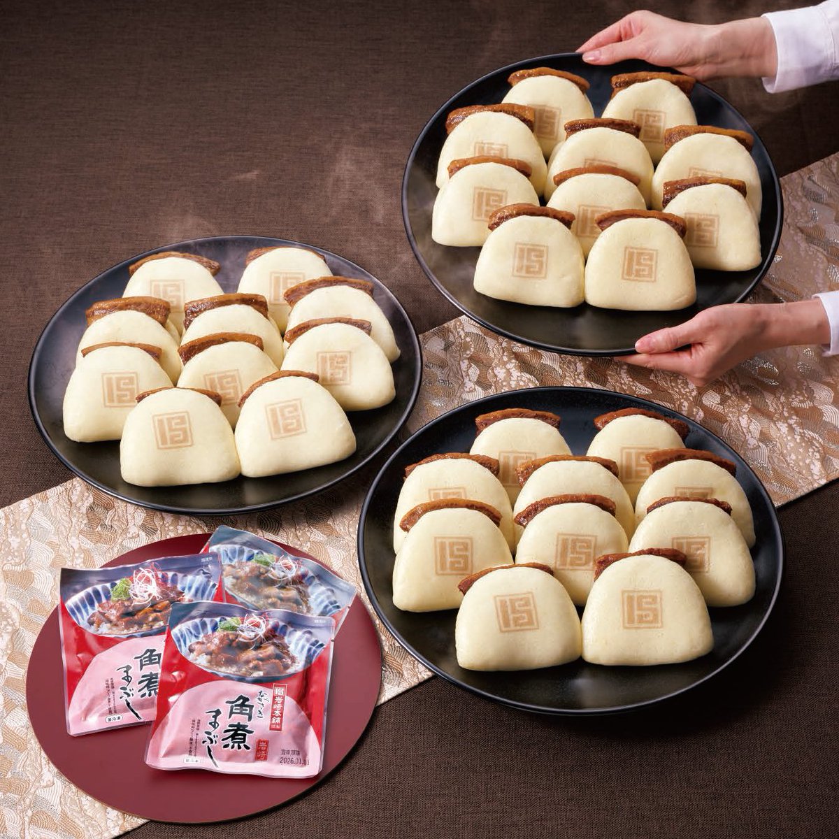 今日も一日お疲れ様です🍵
毎日頑張る自分へのご褒美に、ふんわり生地の角煮まんじゅうはいかがですか？

3日間仕込みの角煮は、じっくり脂抜きをしているからくどくなく、夜食にもぴったり🌛✨