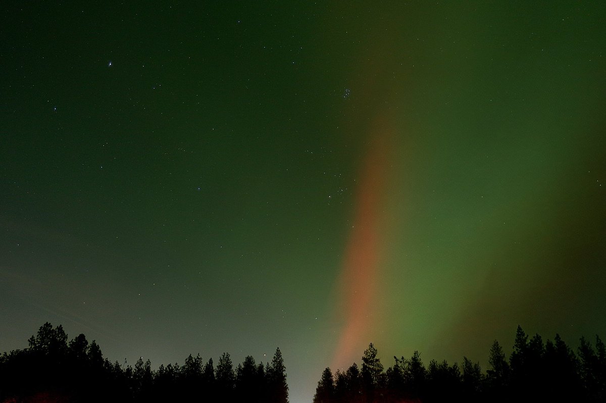 pmwagner's tweet image. Some favorite shots of the northern lights from tonight. I grabbed the wrong wide angle lens for my DSLR on the way out, so I had to rely on my phone for a few of these. #Aurora #spokane