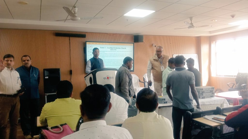 महिला विश्वविद्यालय, जमशेदपुर में घाटशिला विधानसभा उप निर्वाचन 2025 के मतगणना दलों के प्रशिक्षण सत्र को संबोधित कर स्पष्ट निर्देश दिए कि मतगणना प्रक्रिया पूर्ण पारदर्शिता, अनुशासन और शत-प्रतिशत सटीकता के साथ सम्पन्न हो।14 नवम्बर को 15 टेबल पर 20 राउंड में मतगणना कार्य किया जाएगा।