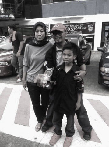 ___topee's tweet image. anjuy selamat hari papap, terimakasi sudah mendukung hobby saya dari kecil