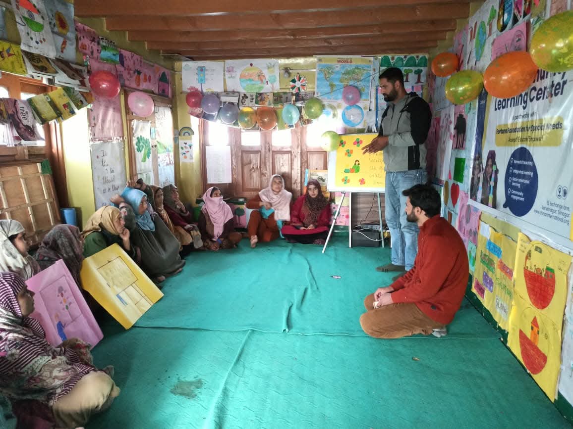 i_CHINAR's tweet image. 2/2 promotes education, and raises cyber safety awareness. 
#CHINARInternational #FunctionalLiteracy #WomenEmpowerment #CommunityDevelopment #DigitalAwareness #EducationForAll #Anantnag