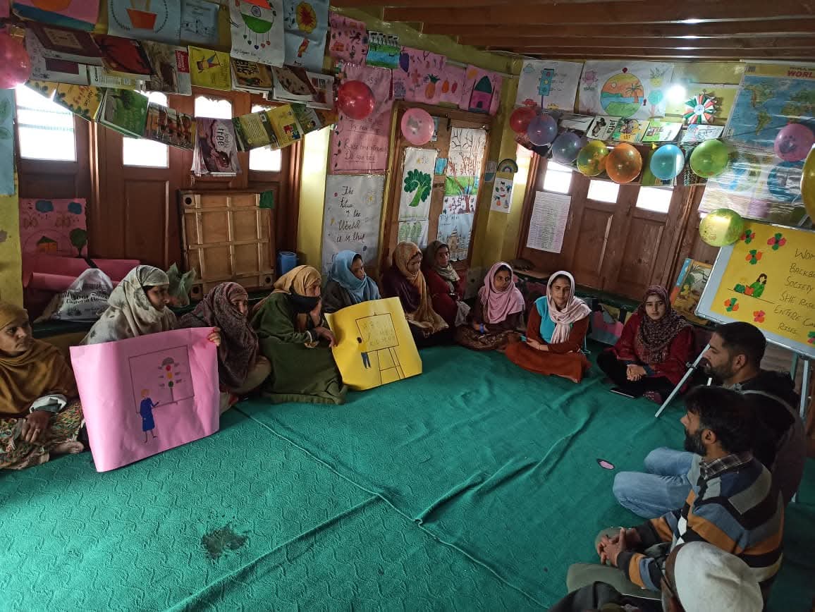 i_CHINAR's tweet image. 2/2 promotes education, and raises cyber safety awareness. 
#CHINARInternational #FunctionalLiteracy #WomenEmpowerment #CommunityDevelopment #DigitalAwareness #EducationForAll #Anantnag