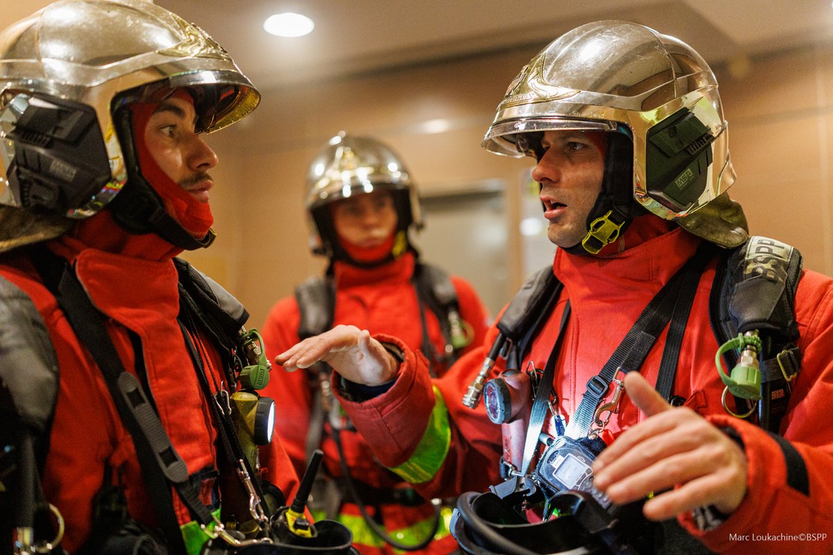 PompiersParis's tweet image. 🚨 [#Intervention] Hier, vers 21h, les sapeurs-pompiers de Paris sont intervenus pour un feu de sous-sol à Aubervilliers (93).

🔥 L’incendie de plusieurs boxes est maîtrisé au moyen deux lances.

👨‍🚒 1 personne bloquée dans les fumées a été confinée. Elle sera pris en charge par…