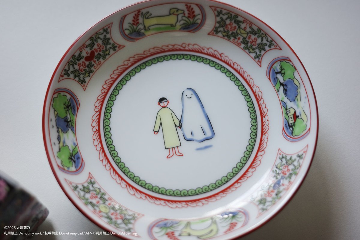 ootsumoeno's tweet image. 有田焼の試作が届いた　小さな蓋物と小皿です🪽👻