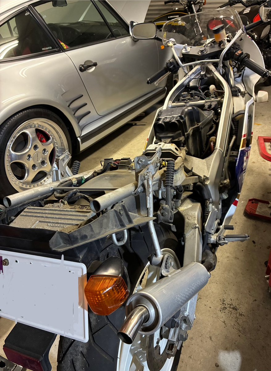 neoMeister_'s tweet image. #NSR
午後ヒマつぶし🔧🐯
先日のパーツ付けるためNSR裸に😆