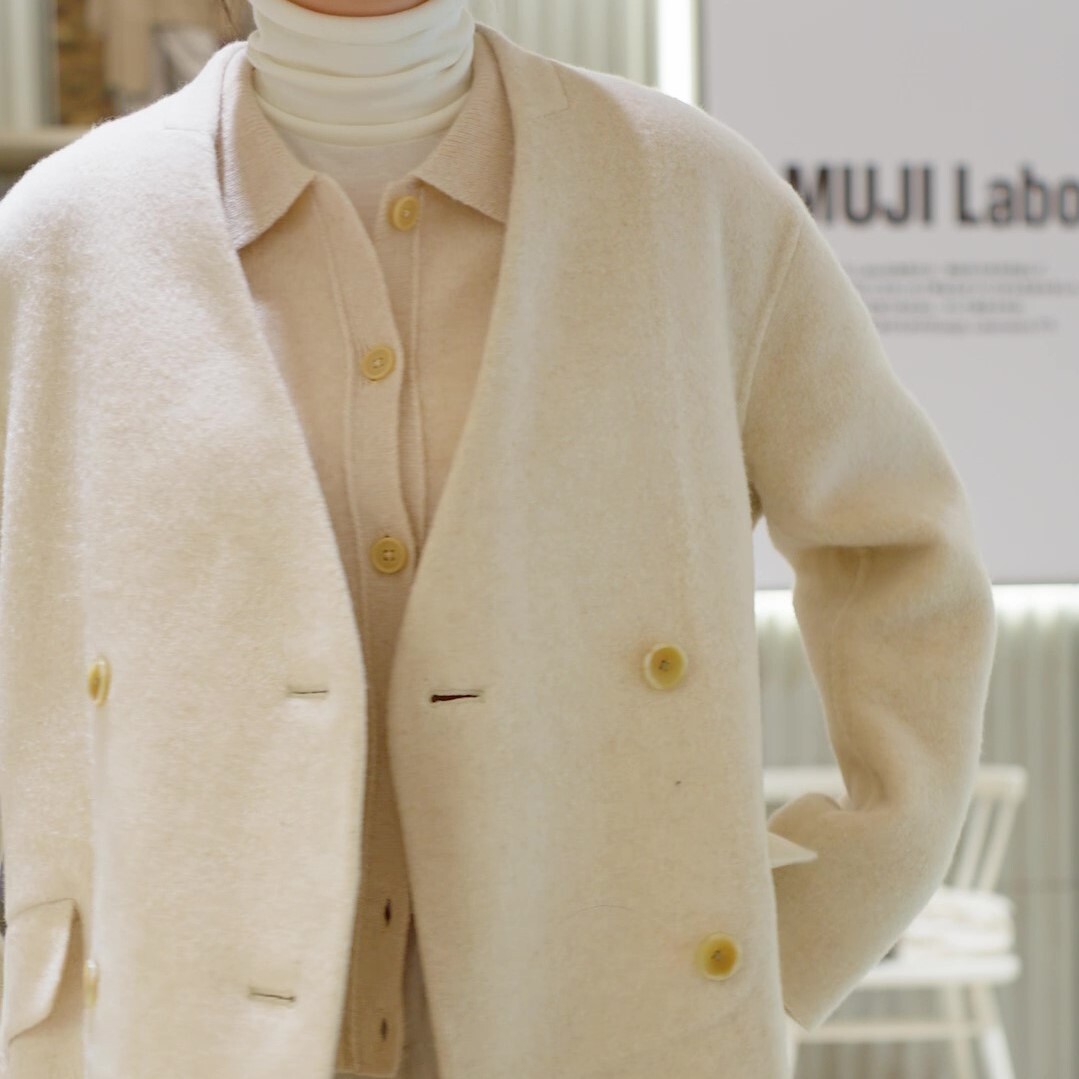 【新品・未使用】CASA FLINEダブルブレストコート/BEIGE 裏地のない、軽やかな仕立ての「ダブルブレストコート」です。ながく