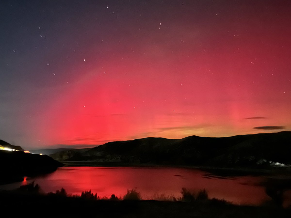 tpsilas18's tweet photo. No words for tonight’s #aurora display. Just wow. #utwx #wywx https://t.co/ymD6EKQ731