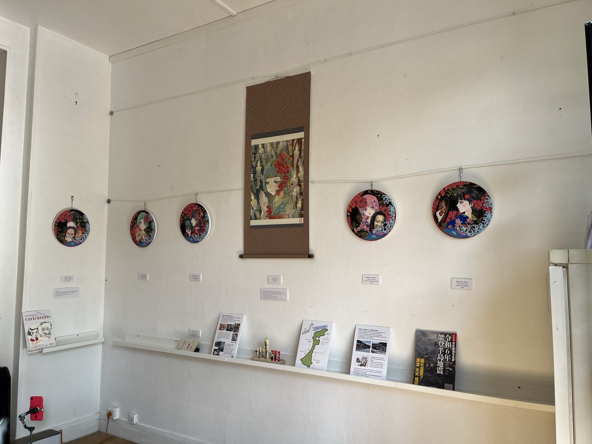 パリで売れたのはこの丸いキャンバス作品でした✨ちょうどよいサイズだったのかな？
パリで展示した作品、BASEサイトからお迎えできます🇫🇷