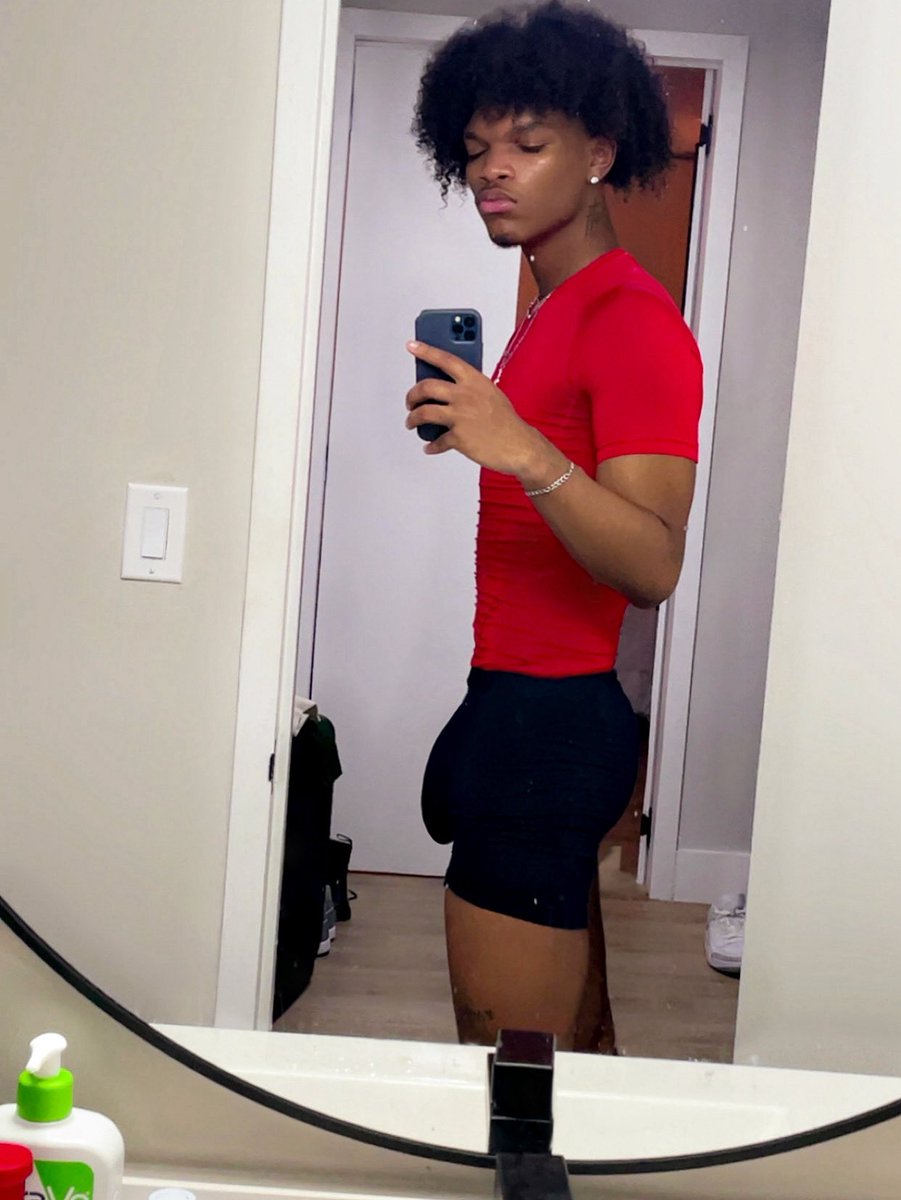 chris222crazy's tweet image. I’m tryna stay away from always wearing black