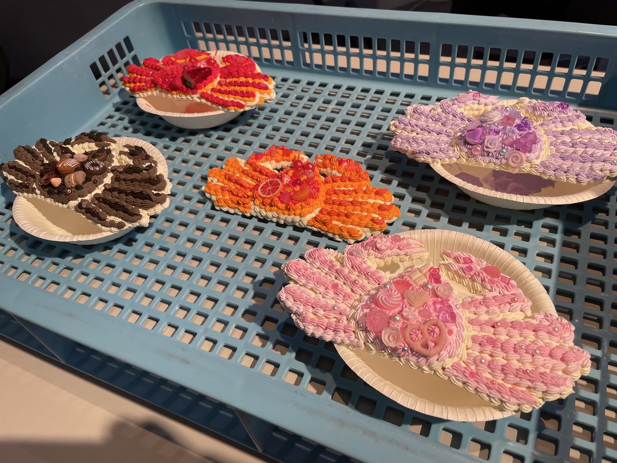 osamuwatanabe_'s tweet photo. 福井市美術館「お菓子の美術館渡辺おさむ展」
11/9日をもちまして閉幕いたしました。
約1万2千人のお客様にご来場いただきました！最終日には越前蟹解禁に合わせてクリーム越前蟹公開制作をおこないました！たくさんの方のご来場誠にありがとうございました😊 https://t.co/CPdPVfCpYt
