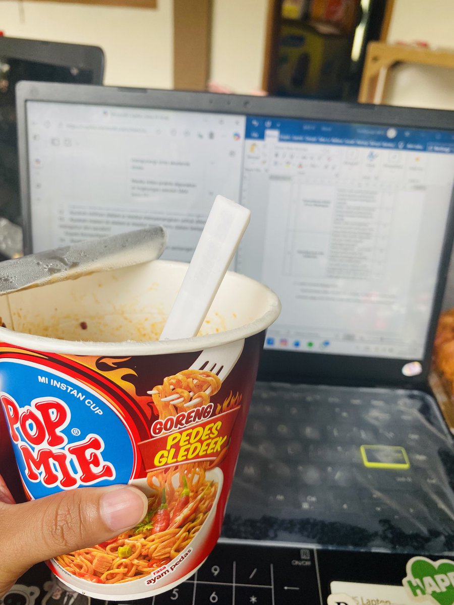 archiverry_'s tweet photo. Ngumpulin draft bab 1-3+sarapan pop mie https://t.co/Ki5aiwayAb