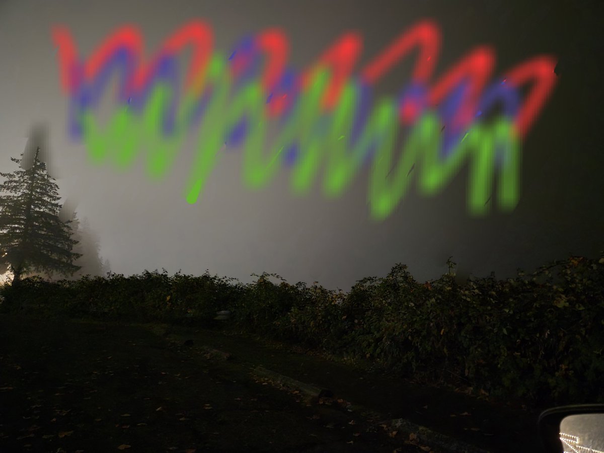 The Northern Lights tonight in Oregon 💅🏻 so pretty