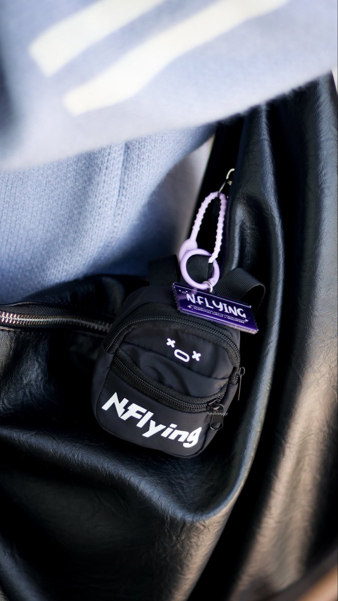 Hello💖 Nfia~I have prepared some freebies and keychain for &amp;Con4 in SG!! 
Kindly dm to trade/ buy 👌🏻 Really Limited amount only, fcfs!

-Logo usb light 
-Ticket card
-Keychain sgd8 (light x1 +tc x1)
#엔플라잉 #엔콘 #NFlying #NFlyingInSG #Full_Circle #Full_Circle_In_Singapore