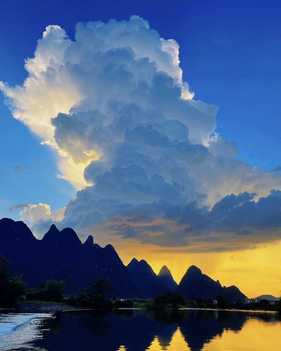 MeetWencheng's tweet photo. 桂林山水为什么“甲天下”😁
Why is the landscape of Guilin "the best under heaven"?
#桂林 #China #sencery #beautiful https://t.co/TdaZCcGmui