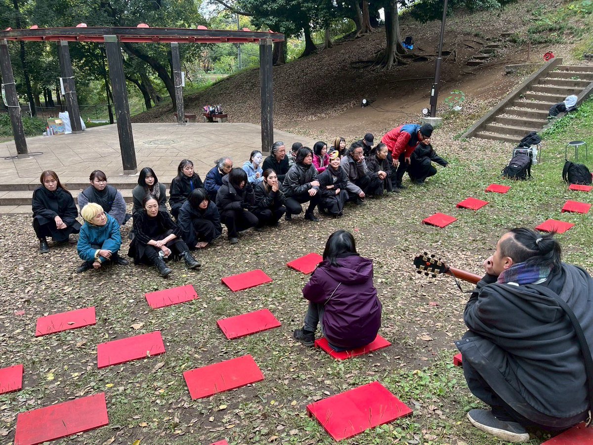 lovedancego's tweet image. 雨あがり小雨の中そしてそのまま初日無事に終了致しました‼️満席のお客様の前で演じられました事本当に本当に感謝です。残り11月12日〜13日寺山修司生誕90周年記念認定事業虚構喜劇『野外劇観客席』作寺山修司脚色構成 演出木）16時開さ16時半開演¥4000会場・野外演奏場跡ticket.corich.jp/apply/403619/0…