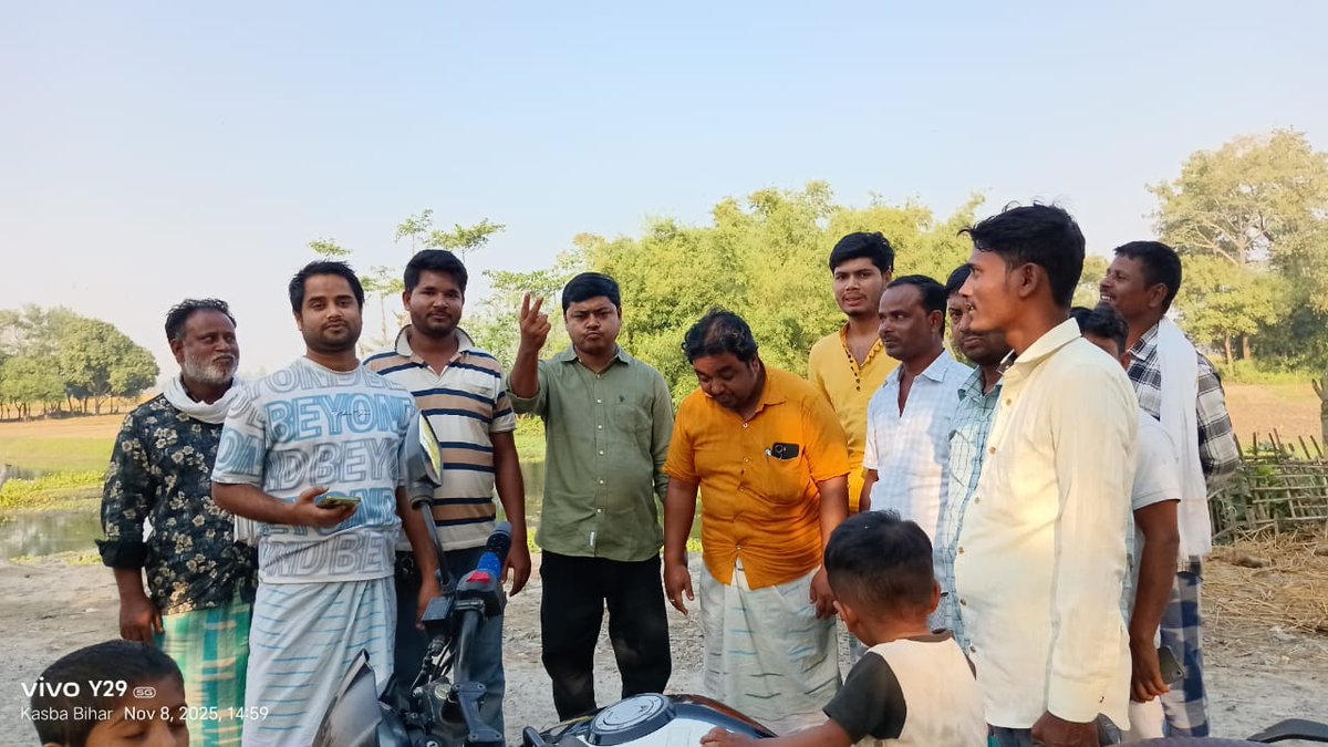 samvidhanleader's tweet photo. कसबा विधानसभा के जलालगढ़ (Jalalgahd) पंचायत में संविधान लीडरशिप प्रोग्राम (SLP) के तहत एक बैठक/नुक्कड़ सभा का आयोजन किया गया था।

बैठक का संचालन AC राहुल सिंह ने किया था, जबकि SLP साथी मोहम्मद नोमान (MD Noman) जी ने सक्रिय भूमिका निभाई थी।

#BiharElections2025 https://t.co/OneyWLm4m1