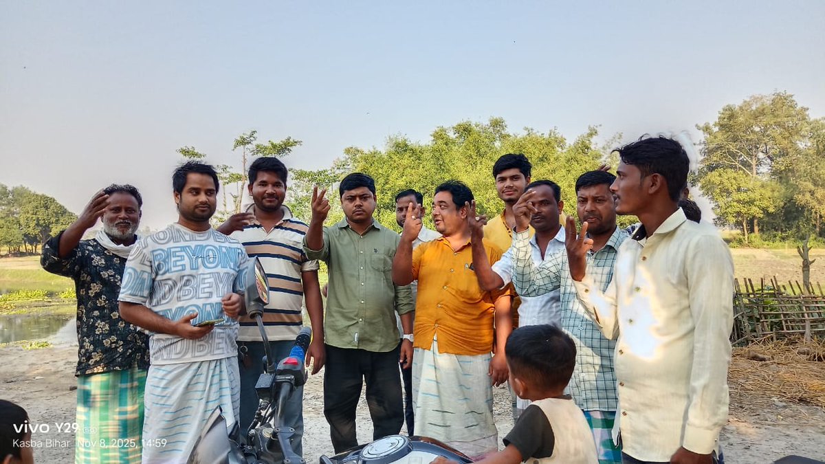 samvidhanleader's tweet photo. कसबा विधानसभा के जलालगढ़ (Jalalgahd) पंचायत में संविधान लीडरशिप प्रोग्राम (SLP) के तहत एक बैठक/नुक्कड़ सभा का आयोजन किया गया था।

बैठक का संचालन AC राहुल सिंह ने किया था, जबकि SLP साथी मोहम्मद नोमान (MD Noman) जी ने सक्रिय भूमिका निभाई थी।

#BiharElections2025 https://t.co/OneyWLm4m1