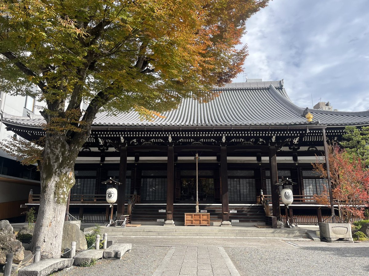 今日は出張で京都だったんですけど休憩時間散歩してたら本能寺を発見。
本能寺の変で焼失したものと思ってて再建されてたの知らなかったです。
信長公はコンセプトアルバムの題材にも出来そうだしどこか取り上げないかな。。。