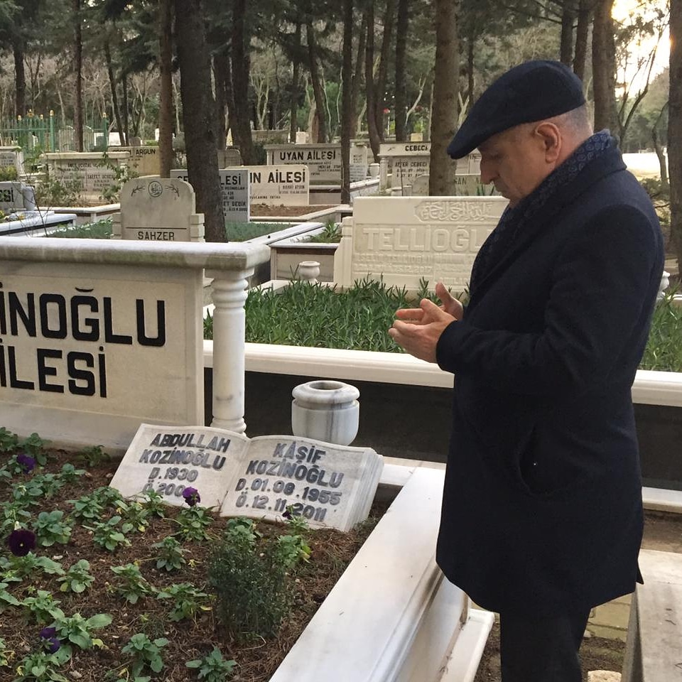 12 Kasım 2011 tarihinde FETÖ kumpaslarıyla hapse atılan ve cezaevinde yine FETÖCÜ alçak teröristler tarafindan şehit edilen, MİT Dış Operasyonlar Daire Başkanı Kaşif Kozinoğlu'nu şehadetinin yıl dönümünde saygı ve rahmetle anıyorum.