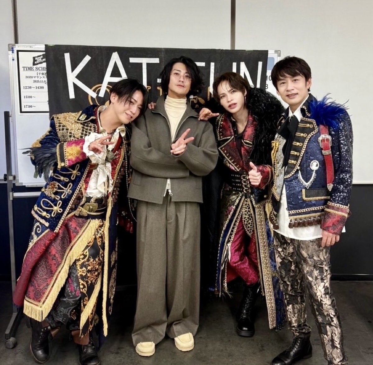 ①開演前　前髪なし　ベスト中丸
②終演後　前髪あり　ベスト中丸
③終演後　前髪あり　ベスト消失
④終演後…？　前髪あり　ベスト上田☜⁉️