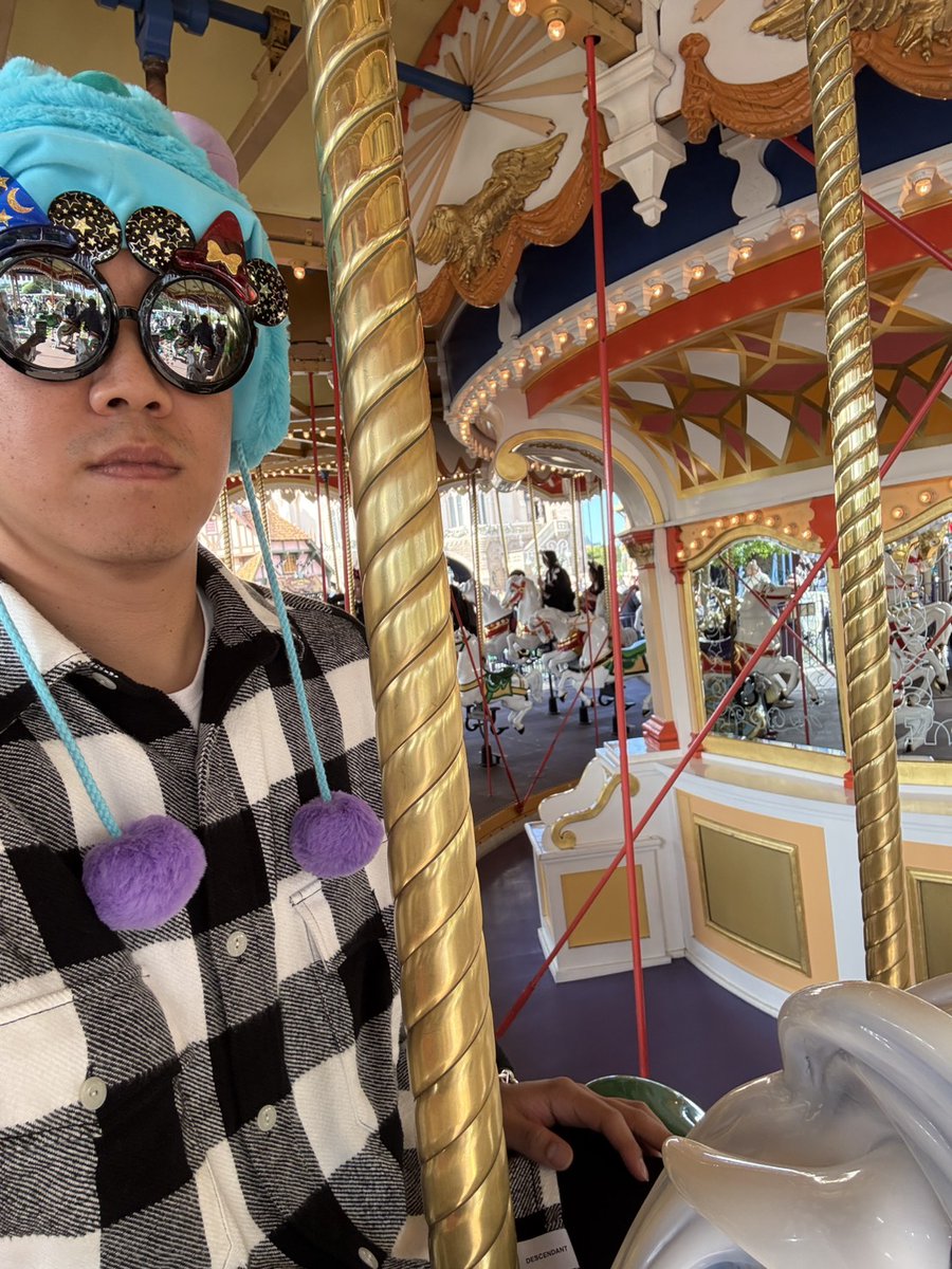 wakuhide16's tweet image. とある日の夢の国での出来事。

大野と一緒でウケを取りたがる。
まさかの残留報告はこのスタイルでされました笑
それでも残ってくれて良かった！　　
歓迎会開催しようかな🍷