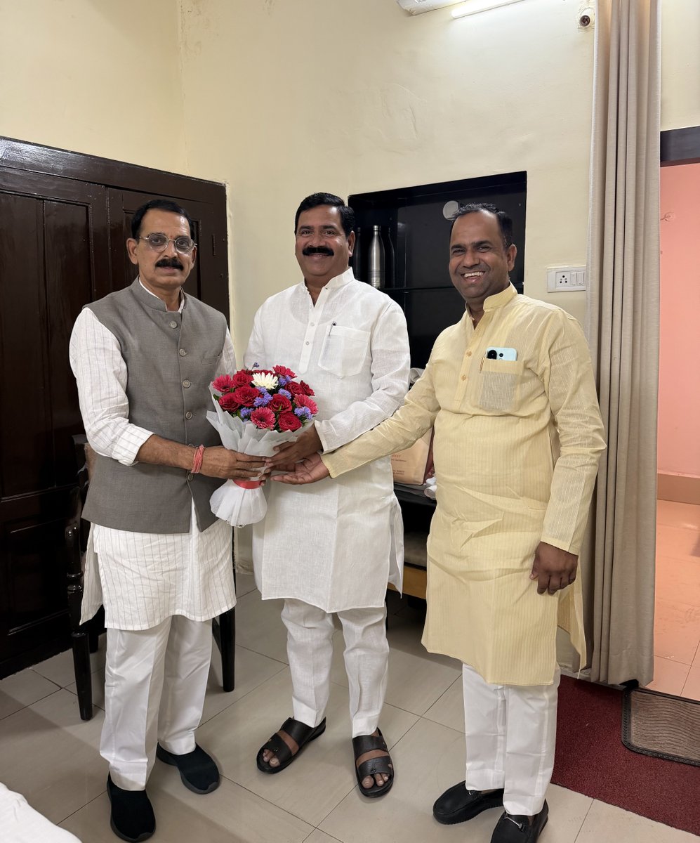 नवनियुक्त भाजपा ￼किसान मोर्चा प्रदेश अध्यक्ष श्री जयपाल सिंह जी चावड़ा को शुभकामनाएं दी ⁦<a href="/prahladspatel/">Prahlad Singh Patel ( वृक्ष से जल, जल से जीवन)</a>⁩