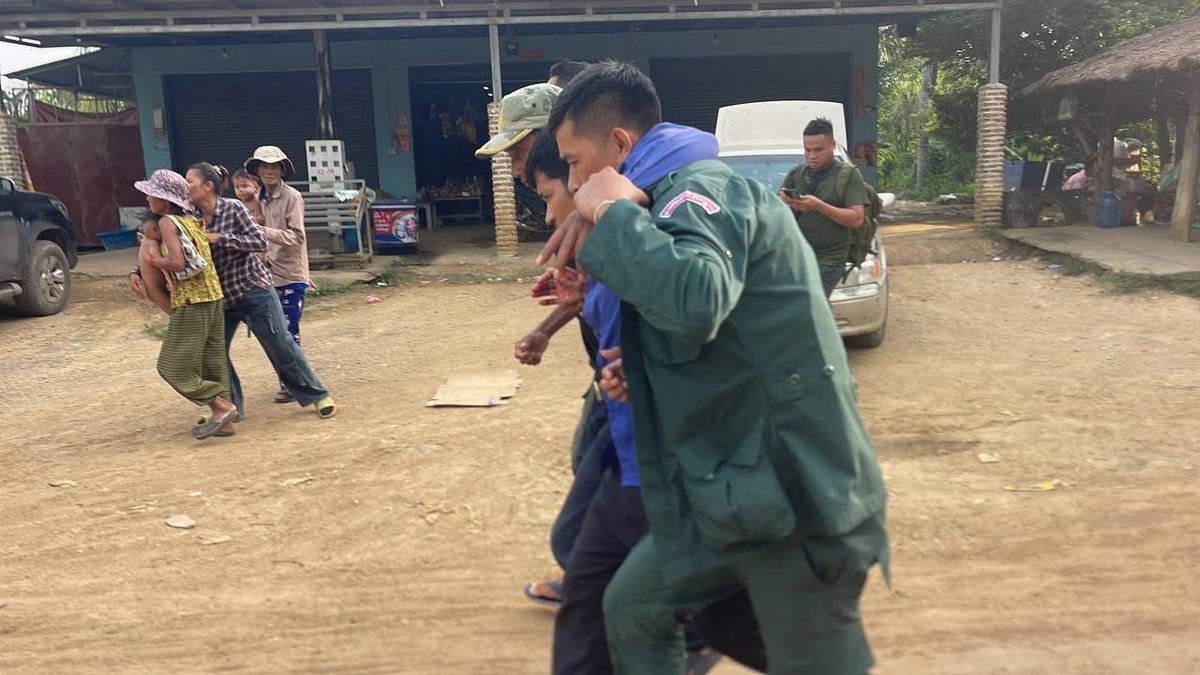 SrengSreynoch's tweet photo. BREAKING: Thai soldiers open fire into Cambodian sovereign territory, injuring several civilians in Prey Chan village
On November 12, 2025,
👉From Fresh news: 
https://t.co/qb5uUTjwq8 https://t.co/ubyPg9UX2Z