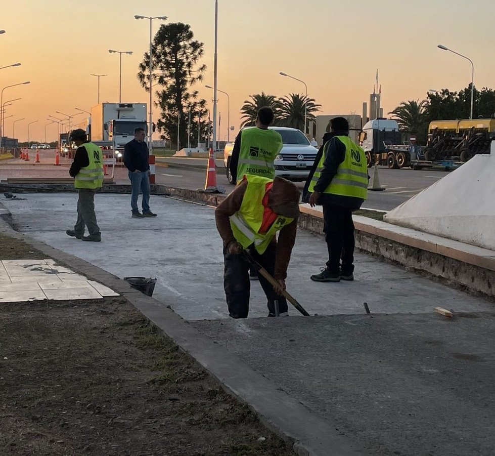 Tránsito normal en el #TúnelSubfluvial. 
Recordamos a los usuarios que siguen las obras de bacheo en la cabecera Santa Fe y en la cabecera Paraná. Por lo que se recomienda circular con precaución respetando las indicaciones en esas zonas.