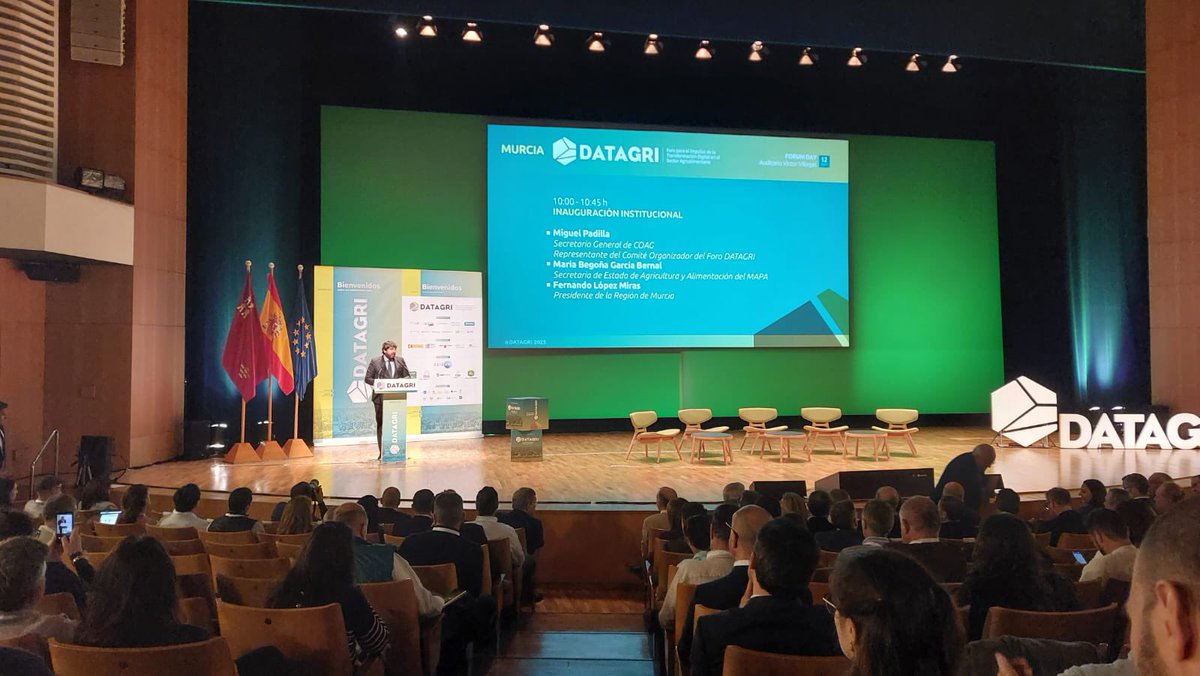 ETSIAMCordoba's tweet image. 🗣️ ¡Un año más, la @ETSIAMCordoba forma parte del Comité Organizador del VIII @ForoDatAgri, que ha arrancado hoy e @imida_murcia!  🦾🌾🛰️
Un evento de referencia de la innovación y digitalización del sector agroalimentario en España y uno de los más relevantes de toda Europa.