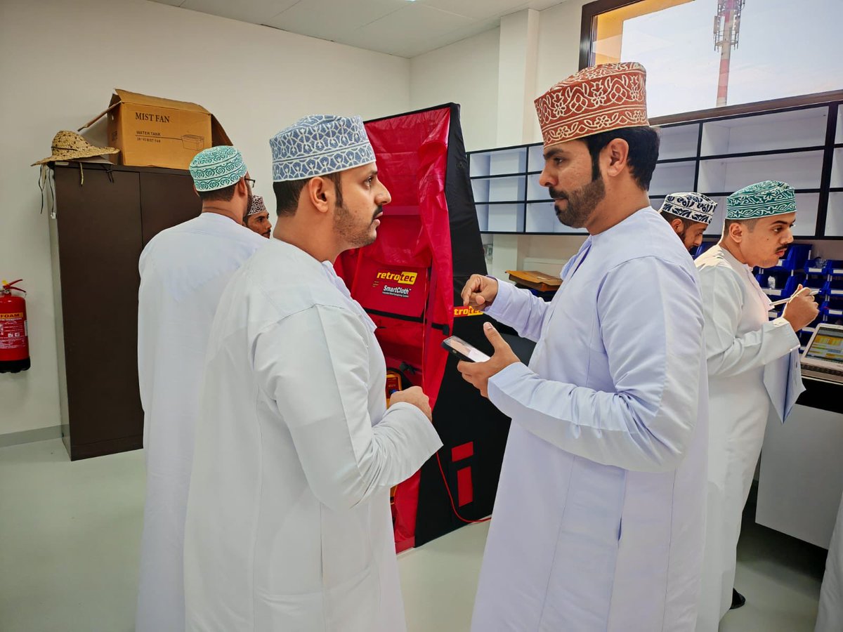 SERC_SQU's tweet image. في إطار برنامج “كفاءة” لتدقيق الطاقة، أُقيمت ورشة تطبيقية للتدريب على جهاز اختبار تسرب الهواء في المباني (Blower Door)، وذلك بهدف تعريف المتدربين بآلية عمل الجهاز وتطبيقاته في قياس إحكام المباني وتحسين #كفاءة_الطاقة .

#serc   #blowerdoortest  #squ