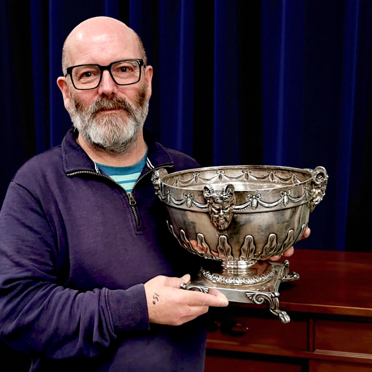 hansonsnewark's tweet photo. ✨ Coming up at Hansons Newark – 22 Nov ✨

Lot 191: A glorious 2.3kg silver punch bowl 🍸
Est. £2,500–£3,000 ..  pure craftsmanship &amp; elegance.
🔗 View auction: https://t.co/coLdl9U84O

#HansonsAuctioneers #HansonsNewark #Silver #Auction #Antiques https://t.co/3WnMJTEVIP