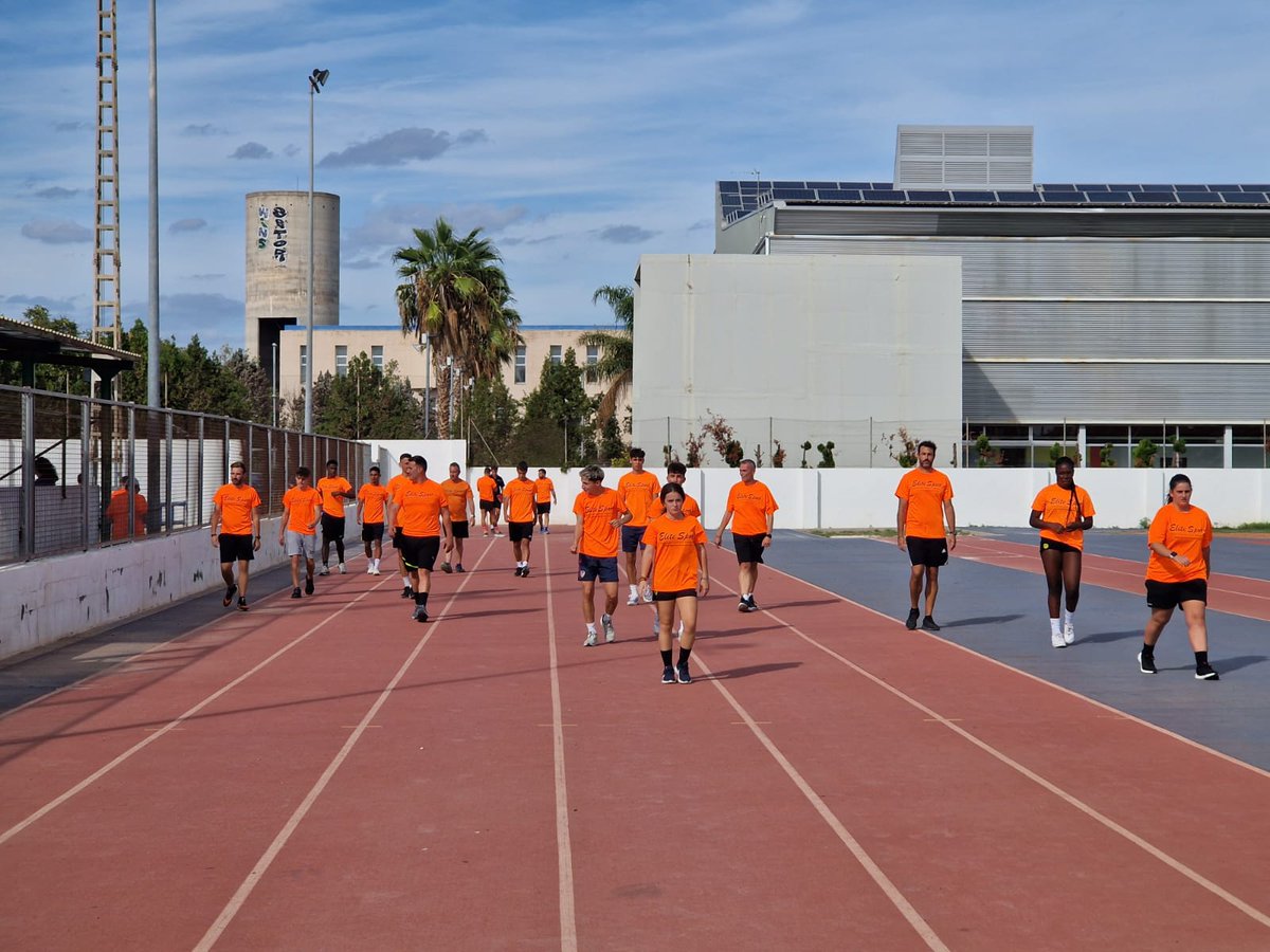 👋🏼 Si no te has graduado en la ESO, en #EliteSport estamos deseando ayudarte.

¿Quieres ser entrenador y no tienes la titulación requerida? Aquí te echamos una mano para preparar la PRUEBA DE ACCESO para nuestras enseñanzas ⚽🏀:
-T. Depor. Grado Medio
-T. Depor. Grado Superior