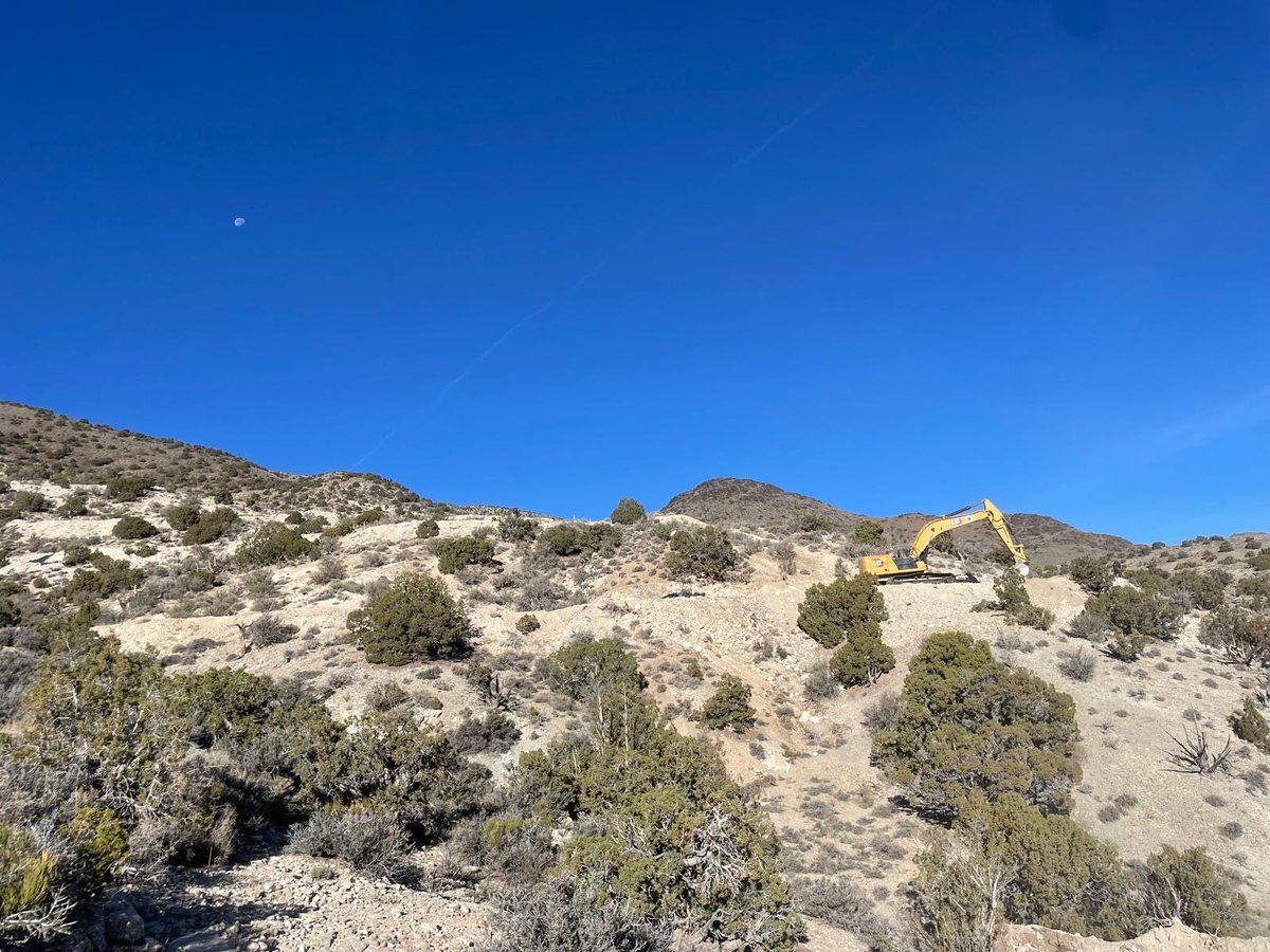 Operations continue at pace across our two NV-based tungsten projects.

Left: Drilling underway at the Main Mine Zone (Tempiute).

Right: Next round of drill pads being prepared at the Garnet Zone (PM).

The race to supply the 🇺🇸 with #MinedInAmerica tungsten is on.

#GMET #GMTLF