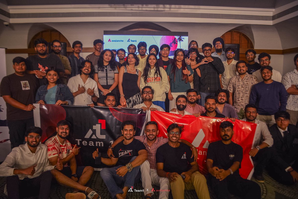 SmoothSend's tweet image. @SmoothSend was at @avax pitch day goa.

But what does @SmoothSend do ?
It&apos;s a sdk that abstract away the gas fee from your dApp, wallet, games or anything you are building.

@AvaxTeam1 Delhi hackathon is that got us into @avax ecosystem and where we build the first prototype.