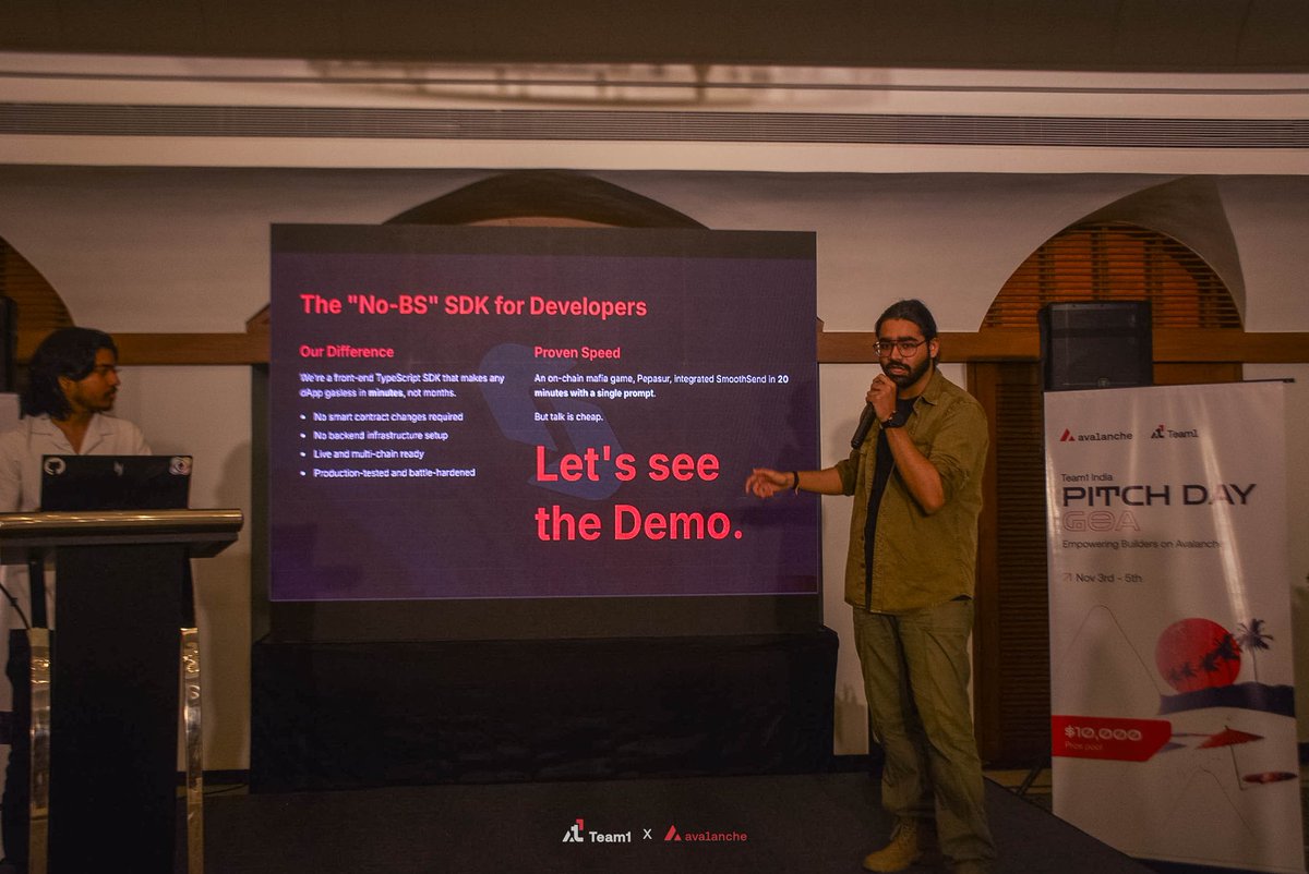 SmoothSend's tweet image. @SmoothSend was at @avax pitch day goa.

But what does @SmoothSend do ?
It&apos;s a sdk that abstract away the gas fee from your dApp, wallet, games or anything you are building.

@AvaxTeam1 Delhi hackathon is that got us into @avax ecosystem and where we build the first prototype.