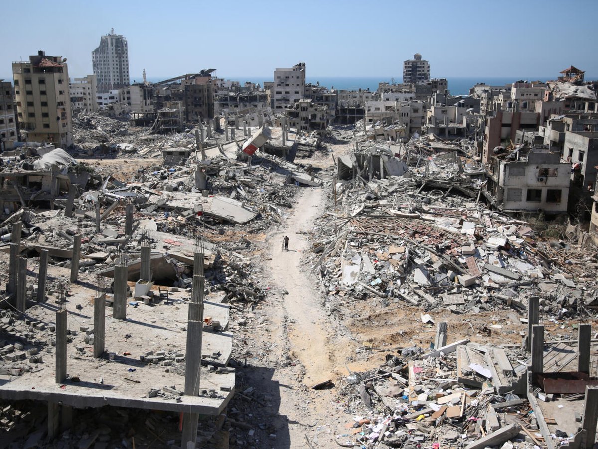 marhmoh5's tweet photo. The people of Gaza are still suffering and need your help. There is a truce, but the aid allowed in is limited and prices are high. Winter is coming: dilapidated tents, bitter cold, and a severe shortage of heating. Please donate if you are able to help.
https://t.co/pV3k5qOxC8 https://t.co/LPThzt3OYN