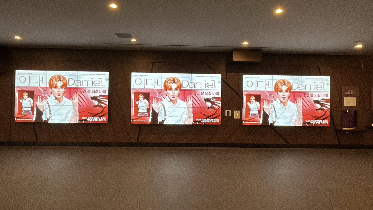 Danielism_CN's tweet photo. Inspire Area Entrance Triple-Screen Support and  Garden Wall Square Led Screen Support have already been launched！ Everyone is welcome to go there for check-in and take photos～
Time：11.12-11.18

#DANIEL #이다니엘 #다니엘 #SMTR25 #SMTOWN #SMNBG #SMTRANIEE https://t.co/sQZ8Em7rv0
