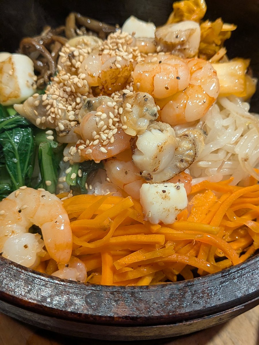 unibabibi's tweet image. ごはん
札幌　東急デパート
チェゴヤ
石焼き海鮮🦐🦑ビビンバ
ハーフ冷麺セット
足の病名わかって
安心しました😊