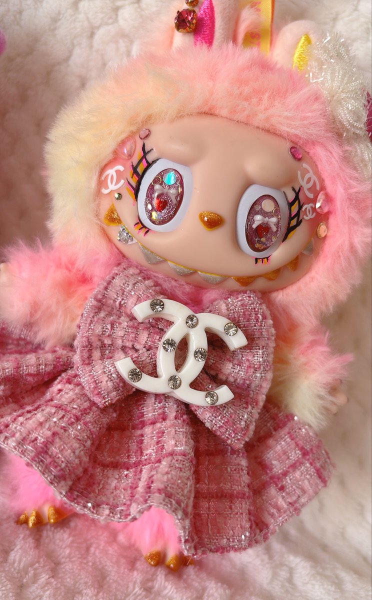 erinanails's tweet image. またも
#ラブブデコ
#ラブブ
#labubu

マグネットネイルを使っておめめキラキラ✨