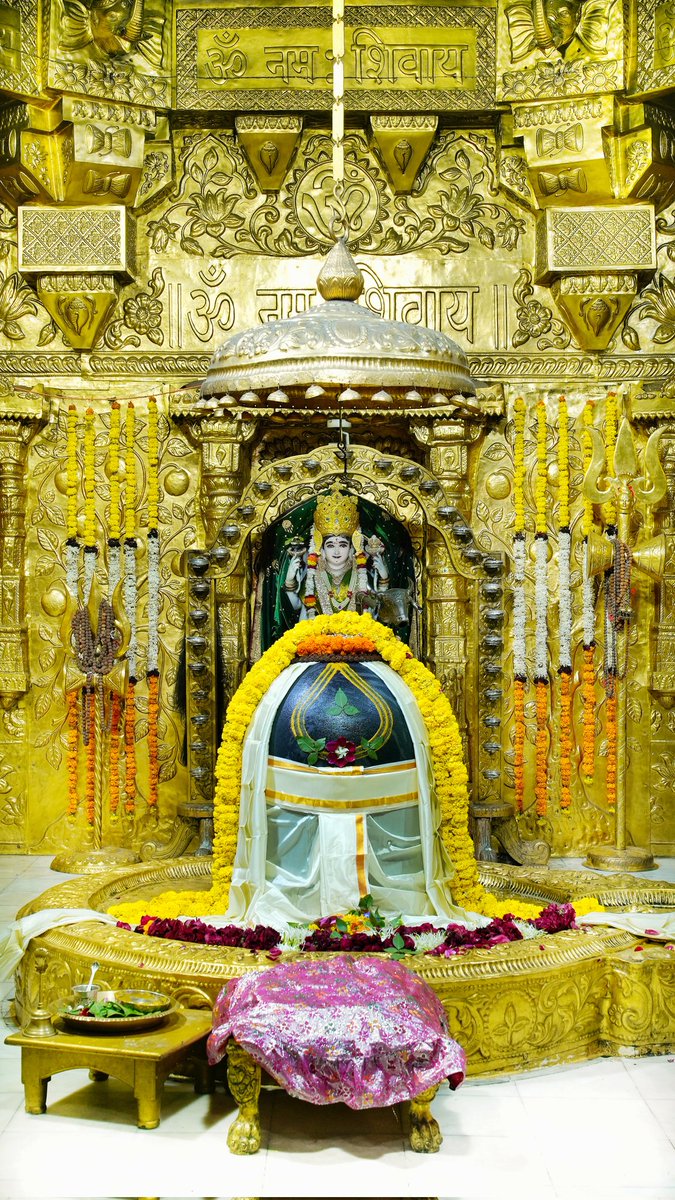 Somnath_Temple's tweet image. श्री सोमनाथ महादेव मंदिर,
प्रथम ज्योतिर्लिंग - गुजरात (सौराष्ट्र)
दिनांकः 12 नवम्बर  2025, कार्तिक कृष्ण अष्टमी - बुधवार
मध्याह्न श्रृंगार
11256236
#somnath #mahadev #shivji
#bhakti #somnathlivedarshan #somnathtemple