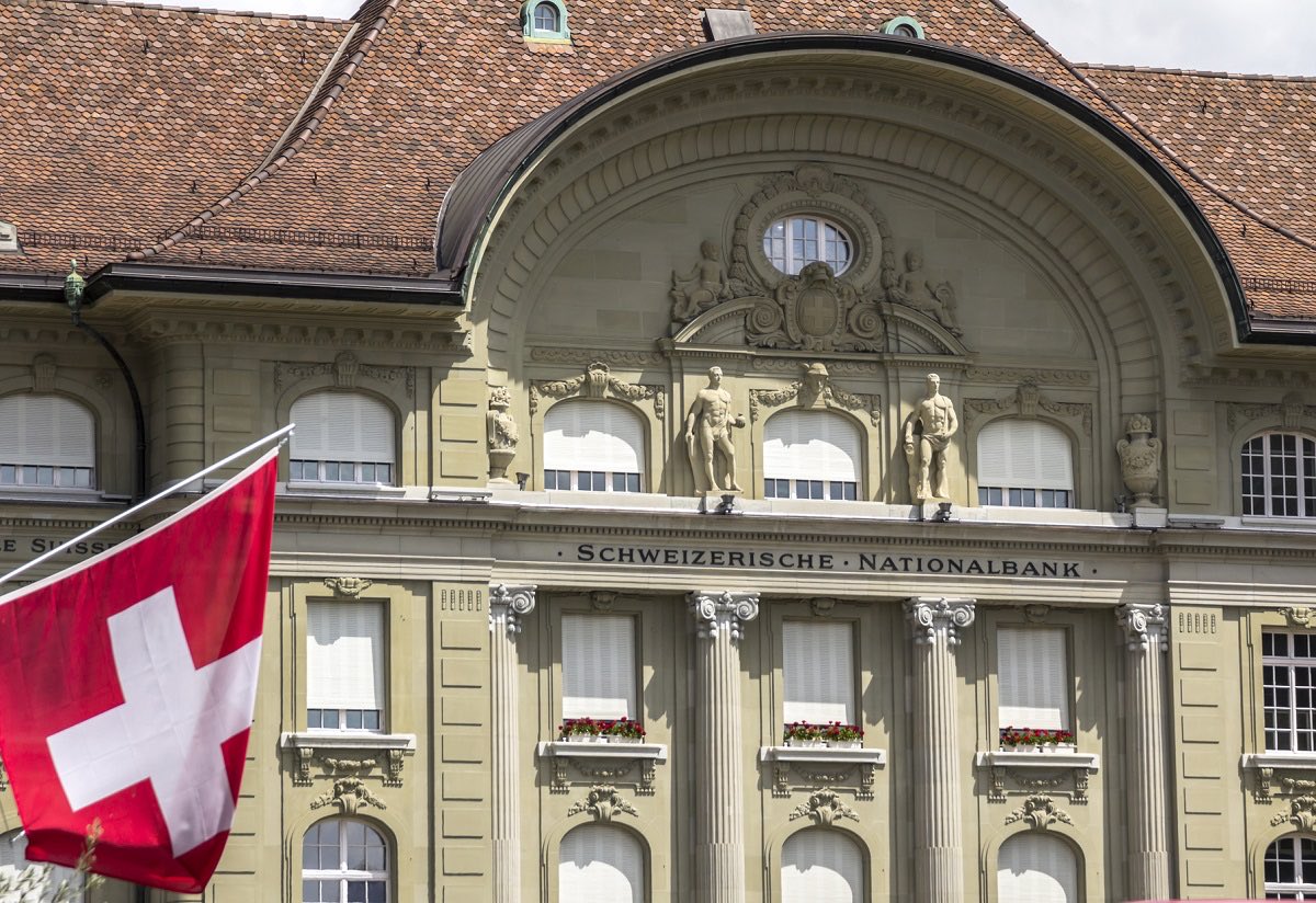 🚨 Coup de tonnerre en Suisse : la Banque nationale suisse détiendrait près de 200 millions de dollars en bitcoins, via une participation massive dans la société américaine Strategy, qui possède plus de 640 000 BTC.

La BNS a multiplié par 16 sa participation depuis 2024, bien