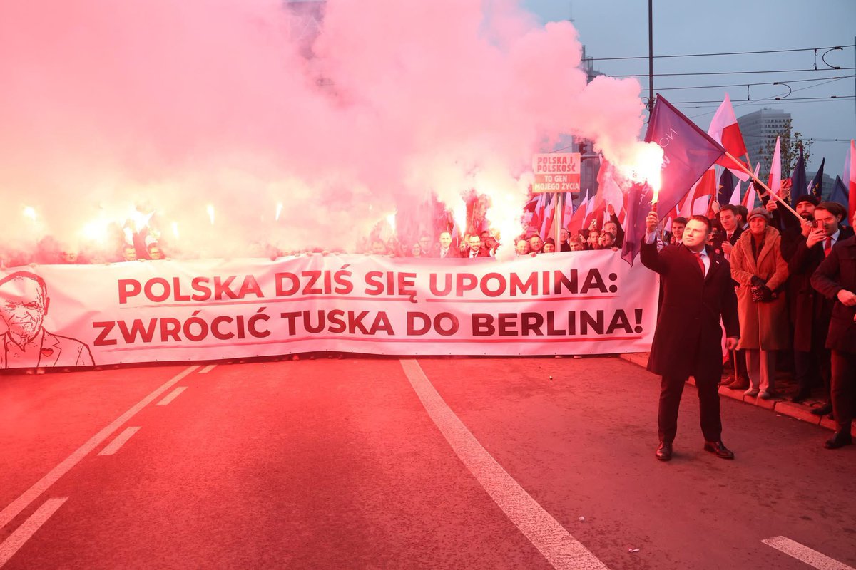 1910forever's tweet photo. @donaldtusk Tutaj też była jedność i radość 😀 https://t.co/7vovEBplVR