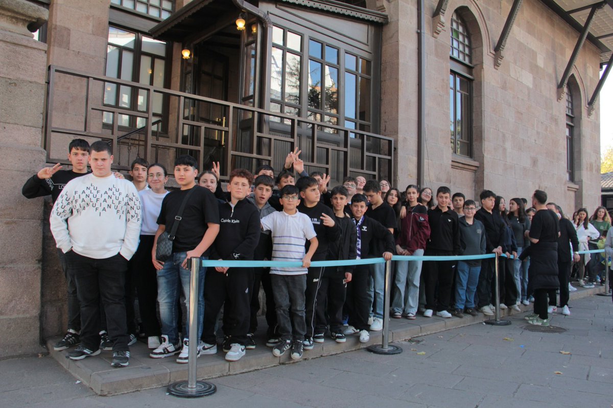 Anıtkabir’de Ata’mızın huzurundaydık!

Cumhuriyetimizin kurucusu Büyük Önder Gazi Mustafa Kemal Atatürk’ü, ebediyete uğurlanışının yıldönümünde 8. sınıf öğrencilerimizle birlikte Ata’mızın huzurundaydık.

Anıtkabir, Birinci ve İkinci Meclis ziyaretlerimizle tarihimizin izinde,