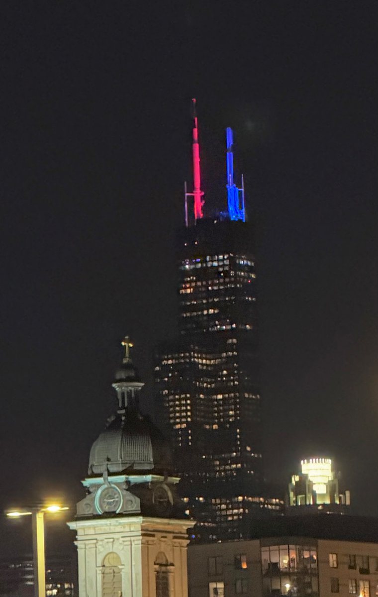 northern lights from montrose beach tonight #borealis