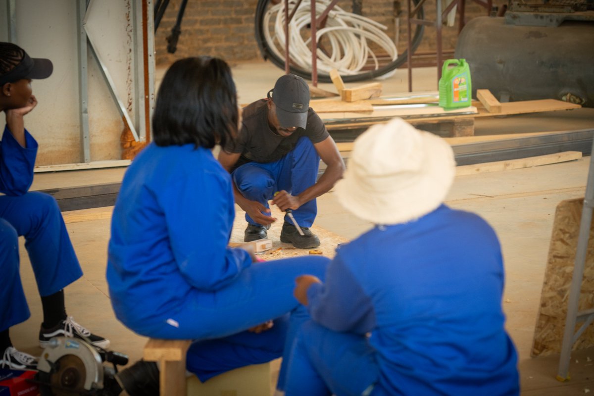 agsa_sa's tweet photo. From classroom to construction site 🧱✨

Through the Erasmus+ Project, AGSA &amp; Brainstud 🇳🇱 equip learners with hands-on skills in Plumbing, Carpentry &amp; Electrical/Solar.

With Build Bright &amp; MaxxLiving, they built their first eco-friendly outhouse — shaping tomorrow’s builders🌿 https://t.co/3Ef9lL4ZL7