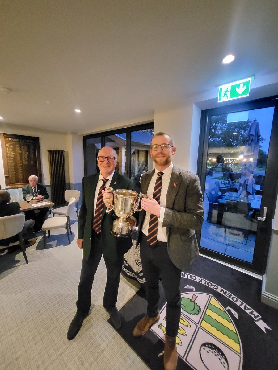 Mens Brock Cup Final, fittingly played for on remembrance Sunday, Sungbong Lee and Jay Dinham finalists, with Sungbong eventually ran out the winner. Also, there was the Raynes Park Cup, accumalation of points from the past 12 months of medals to Gary Crowe by Captain David Ball.